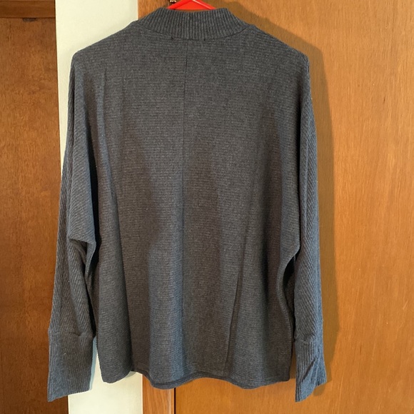 Wantable Ribbed Mock Neck Top - Picture 5 of 5